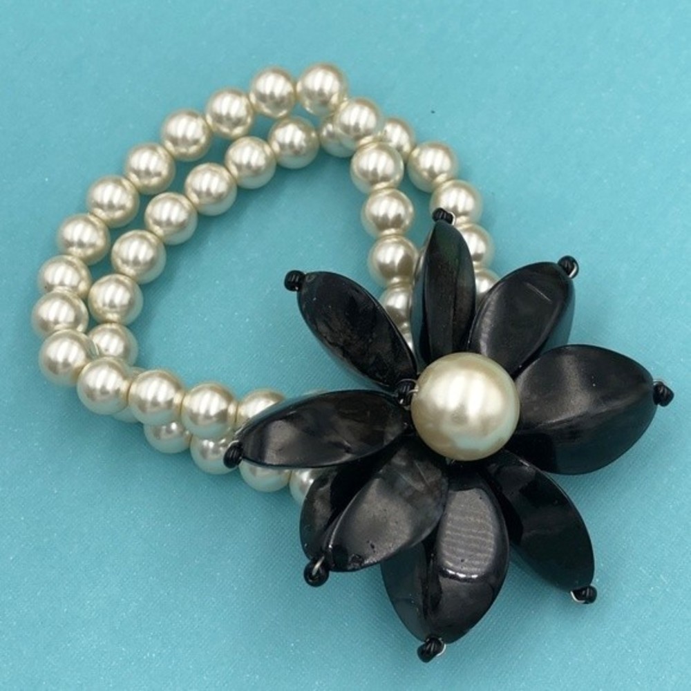 🌼 Pearl Black Flower Statement Stretch Bracelet